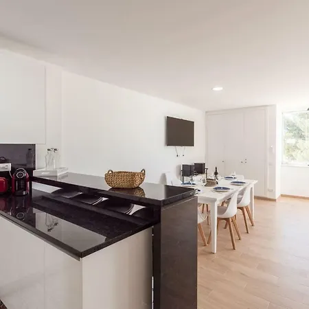 Lovelystay - Prainha Sea View - 3br With Terrace And Bbq Alvor