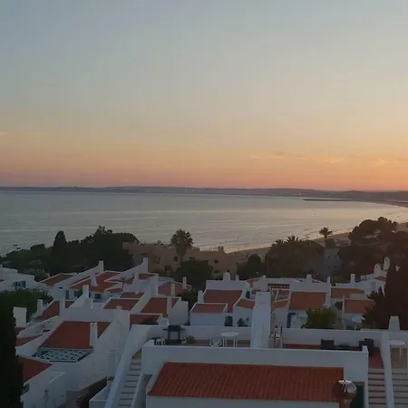 شقة Lovelystay - Prainha Sea View - 3br With Terrace And Bbq ألفور
