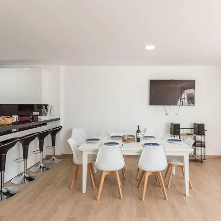 Lovelystay - Prainha Sea View - 3br With Terrace And Bbq ألفور